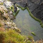 Felsen, die bei Flut unter Wasser sind