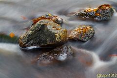 Felsen im Bach