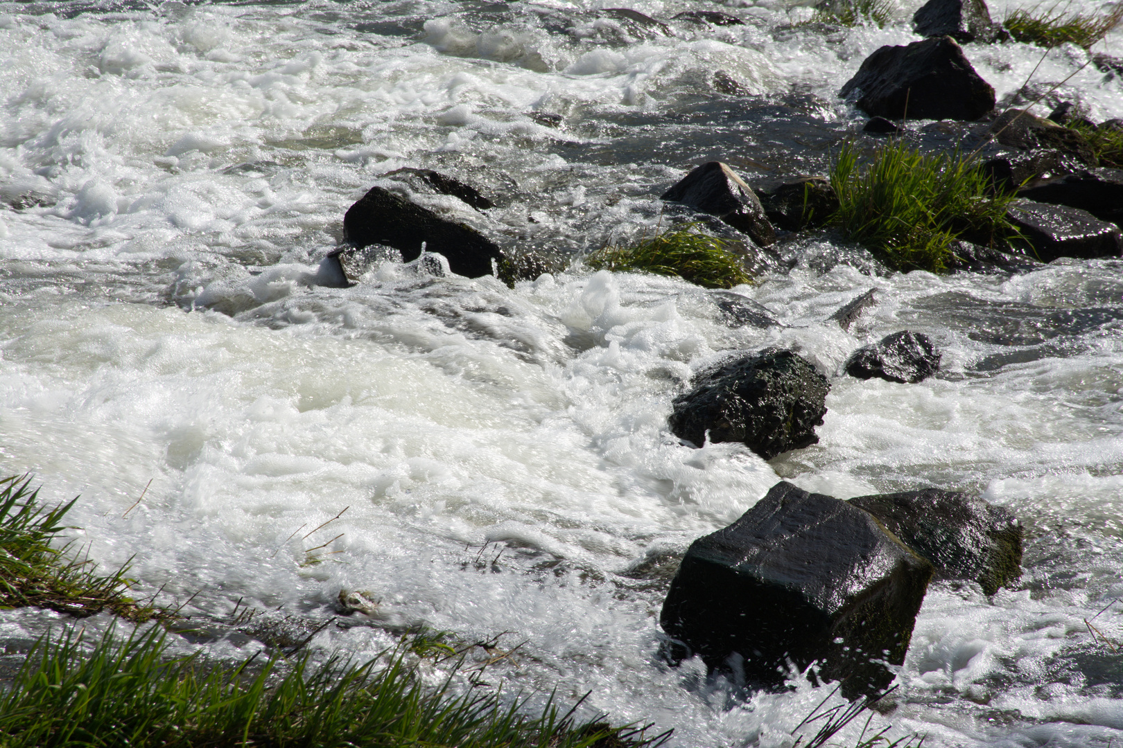 Felsen im Wehr