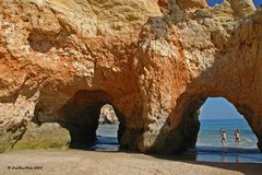 Felsen in Badebucht bei Alvor