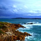 Felsen in der Brandung und Wiesen -La Coruna