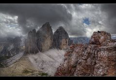 Felsen in der Wolkenbrandung II