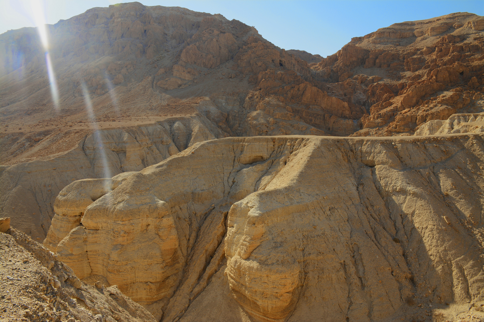 Felsen in der Wüste Judäa bei Qumran