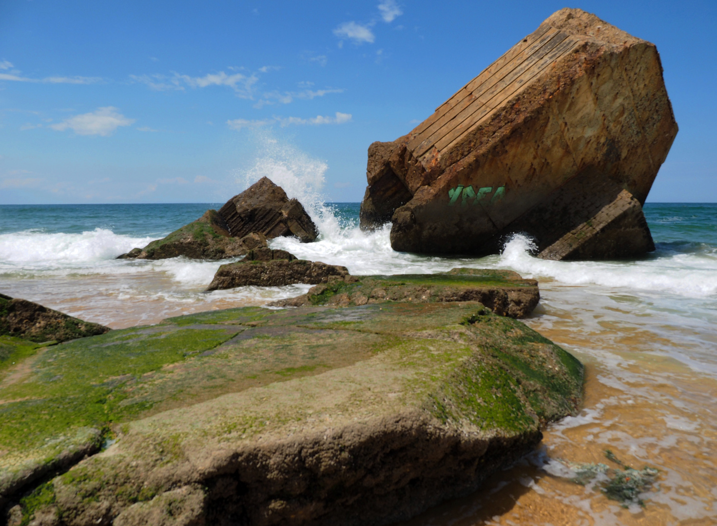 Felsen, Meer und Beton