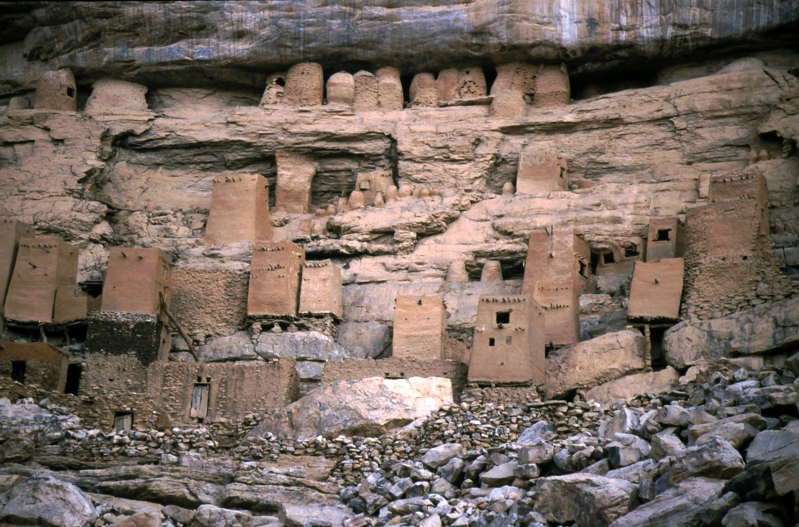 Felsen-Siedlung aus dem 10. bis 13. Jahrhundert im Dogonland (Mali)