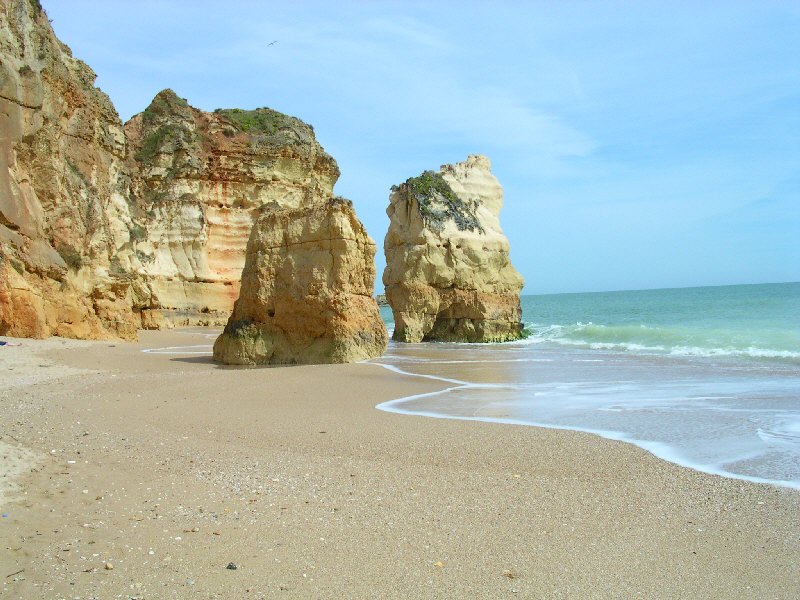 Felsen-Strand in Portimão (Algarve)