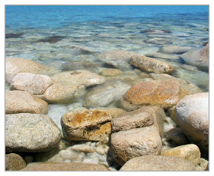 Felsen und Wasser