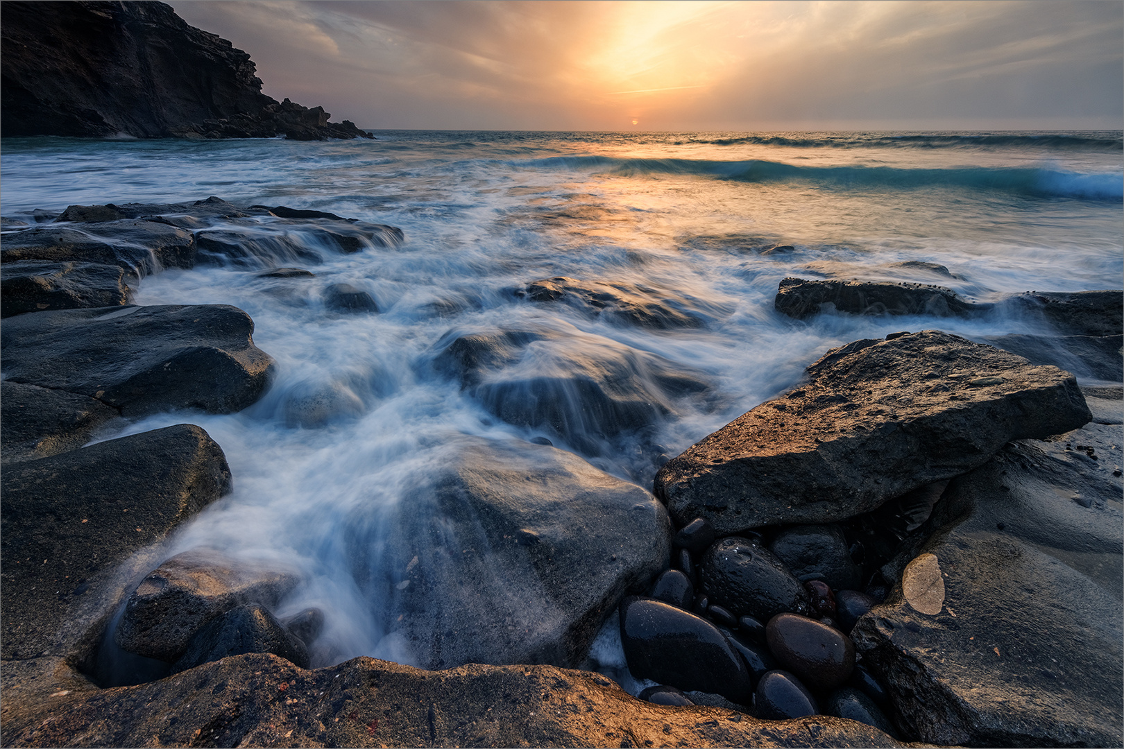 Felsen und Wasser