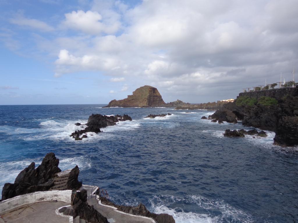 Felsen vor der Küste von Porto Moniz (Madeira)