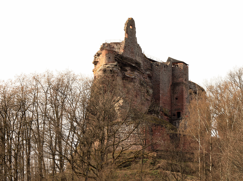 Felsenburg Fleckenstein, liegt auf dem 7 Burgenwanderweg