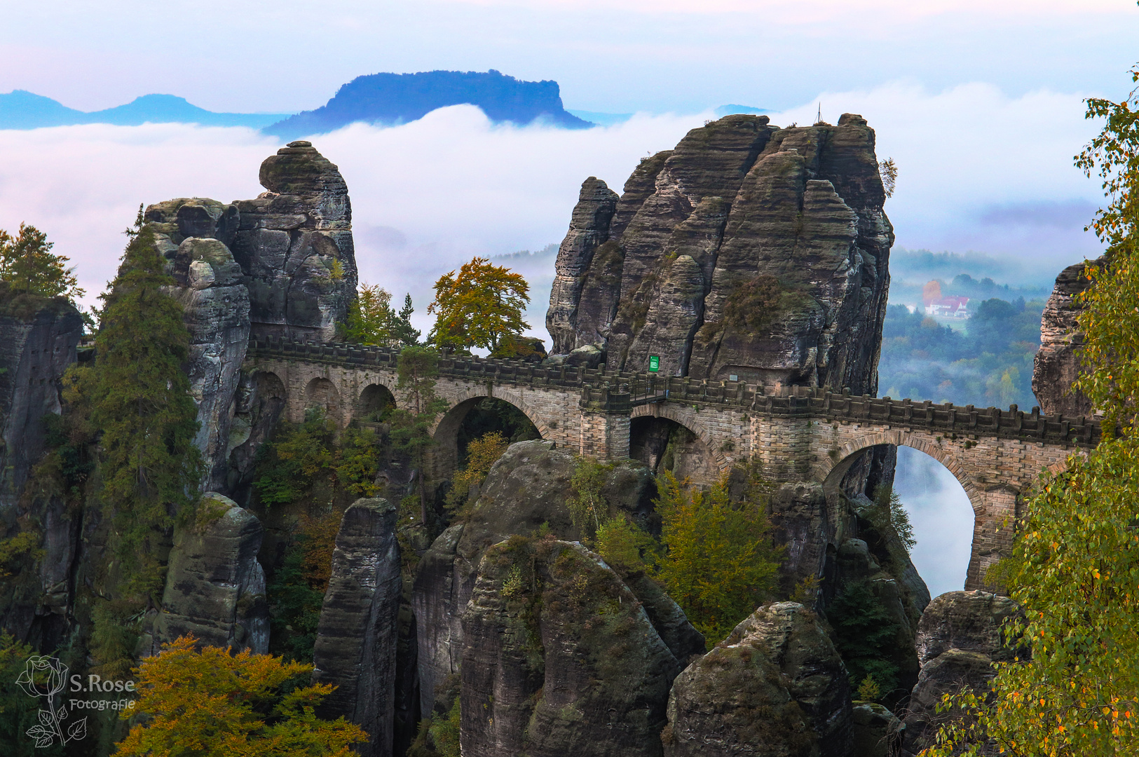 Felsenfestung Bastei bei Nebel