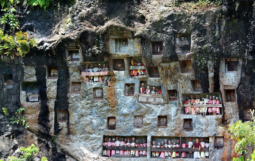 Felsengräber der Toraja