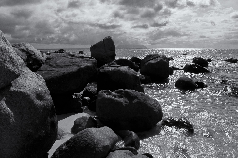 Felsengruppe, Seychellen am Strand von Mahé