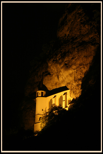 Felsenkirche bei Nacht 3