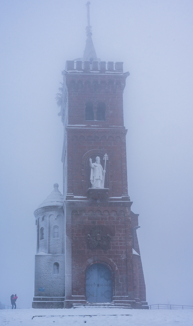 Felsenkirche in Frost und Nebel