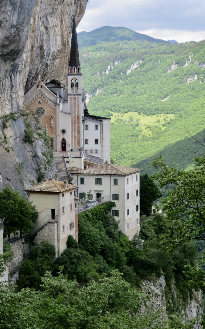 Felsenkirche Madonna della Corona