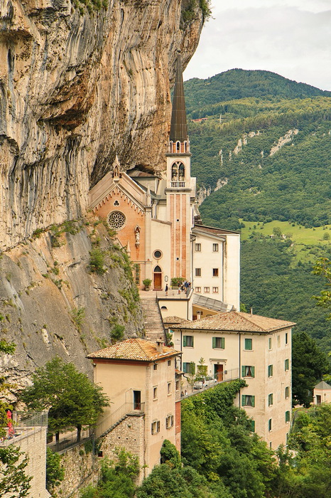 Felsenkirche Madonna della Corona