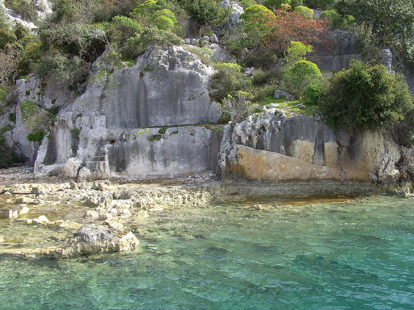 Felsenküste der versunkenen Stadt Kekova (21. März 2008)