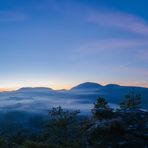 Felsenland im zarten Nebel