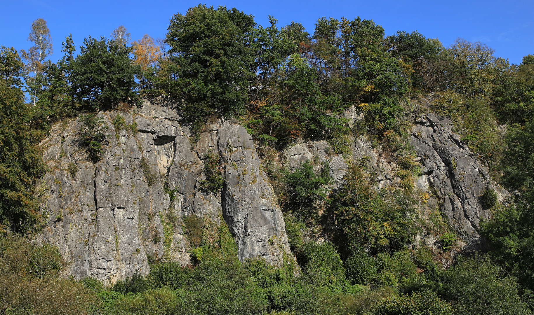 Felsformation im Tal der Hönne