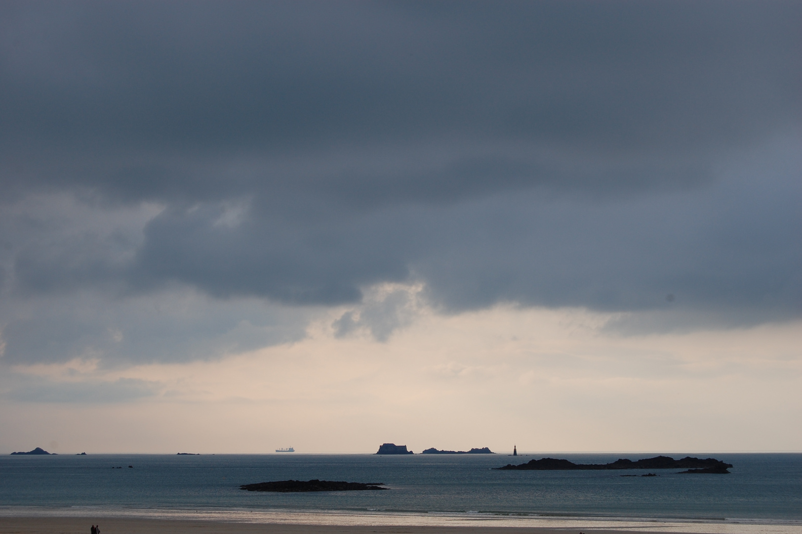 Felsige Küste vor Saint Malo