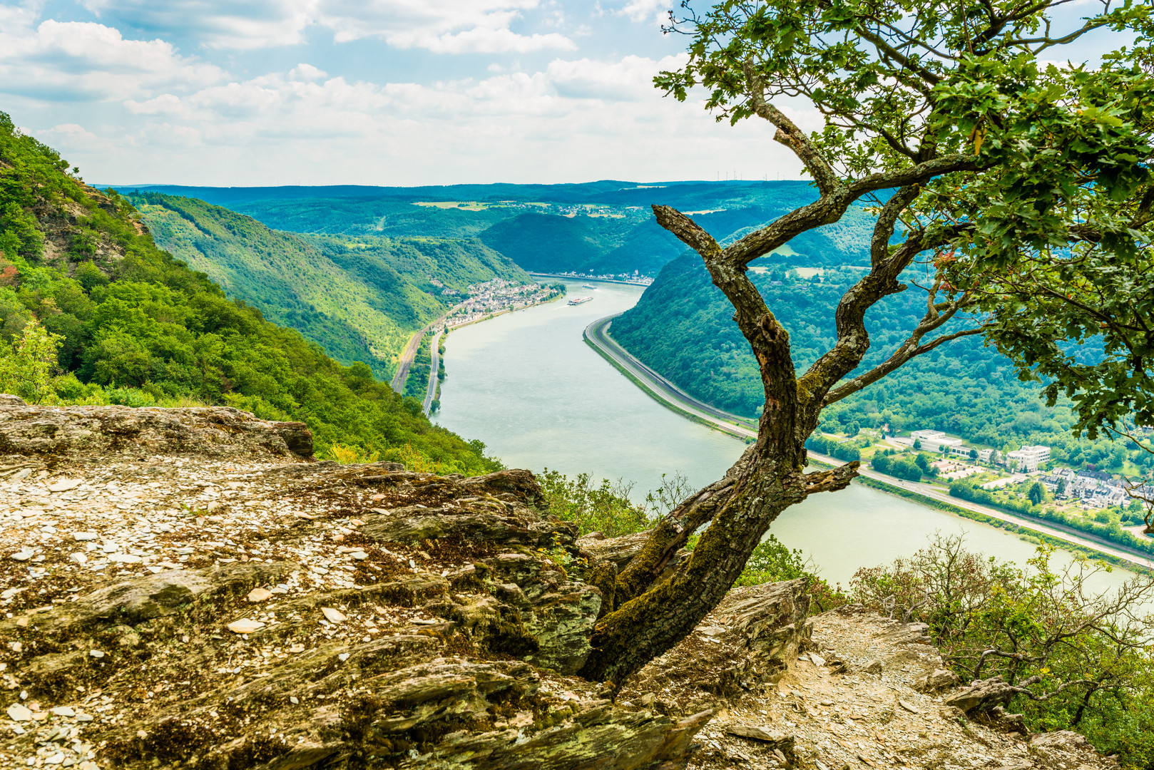 Felsmassiv am Mittelrhein 53