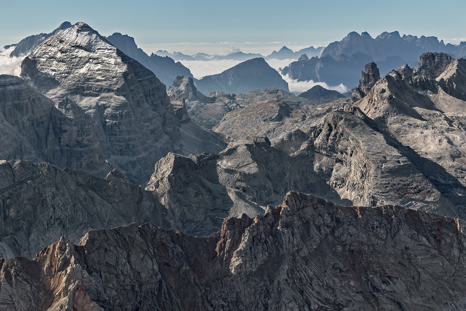 Felsschluchten westlich der Tofana di Rozes (Dolomiten)