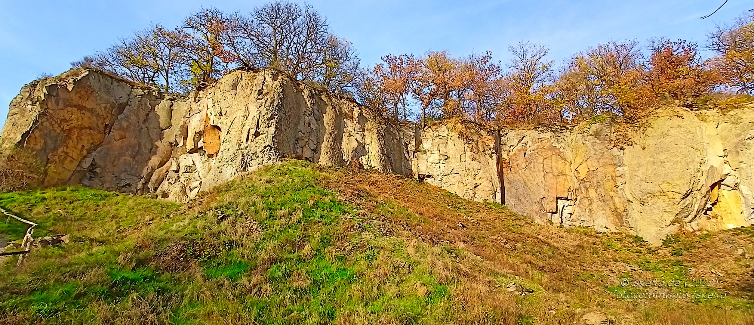 Felswand am Stenzelberg im Siebengebirge