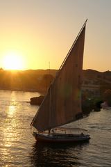 Feluke auf dem Nil im Abendlicht