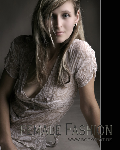 _female fashion_