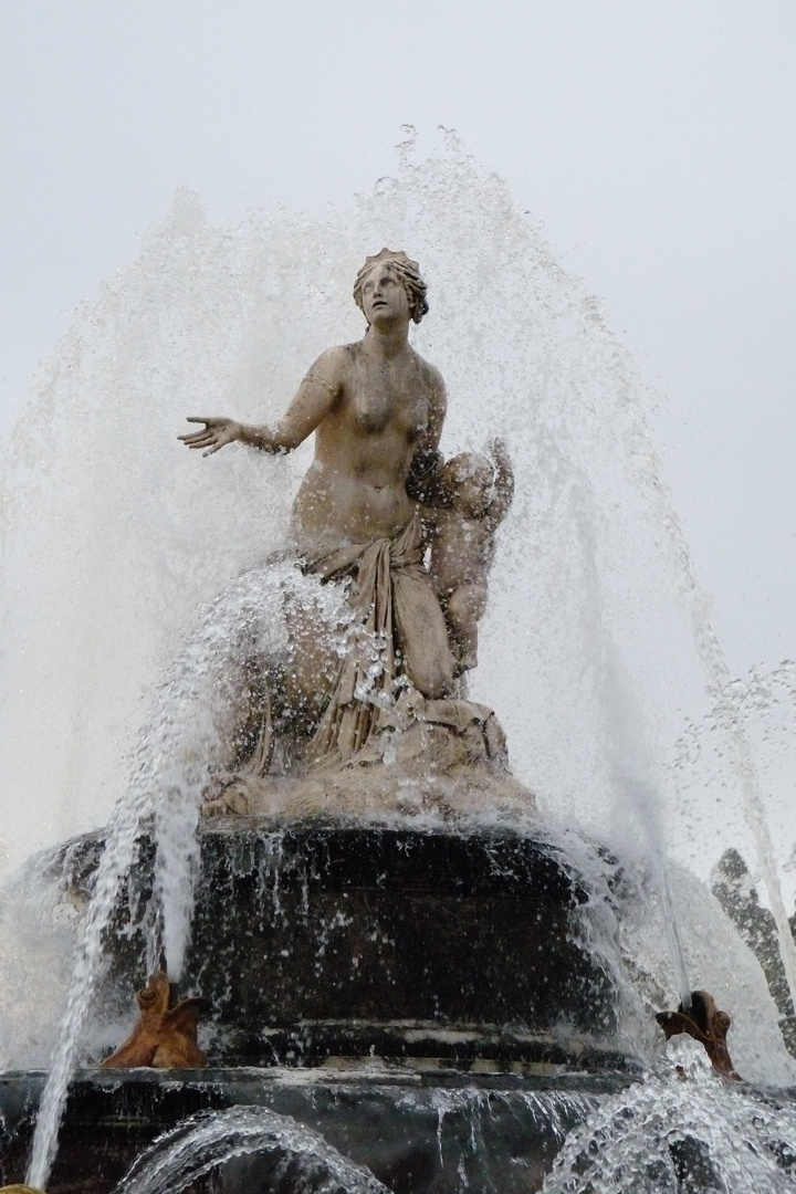 Femme à la fontaine