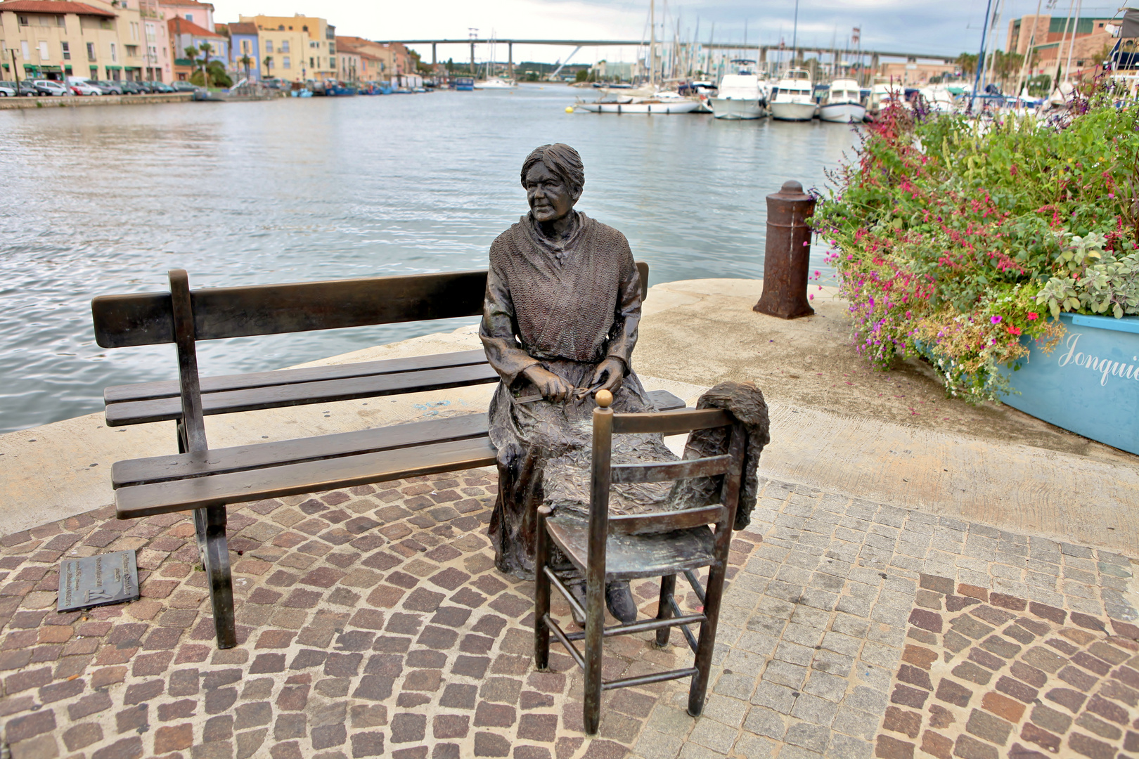 Femme de pêcheur au filet