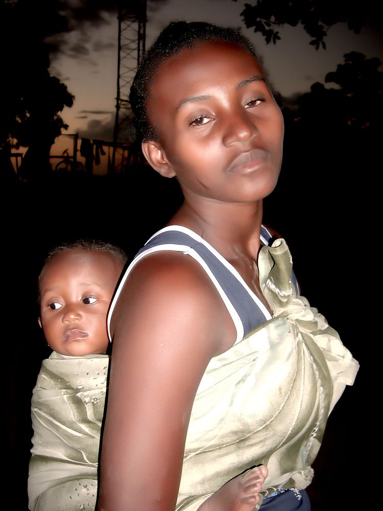 Femme malgache et son enfant photo et image portraits, portraits au féminin, personnes Images Femme malgache et son enfant photo et image portraits, portraits au féminin, personnes Images