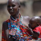 Femme Massaï et son enfant. (Kenya)