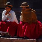 Femmes sur la Plaza de Armas, ile de Taquile, lac Titicaca, Pérou