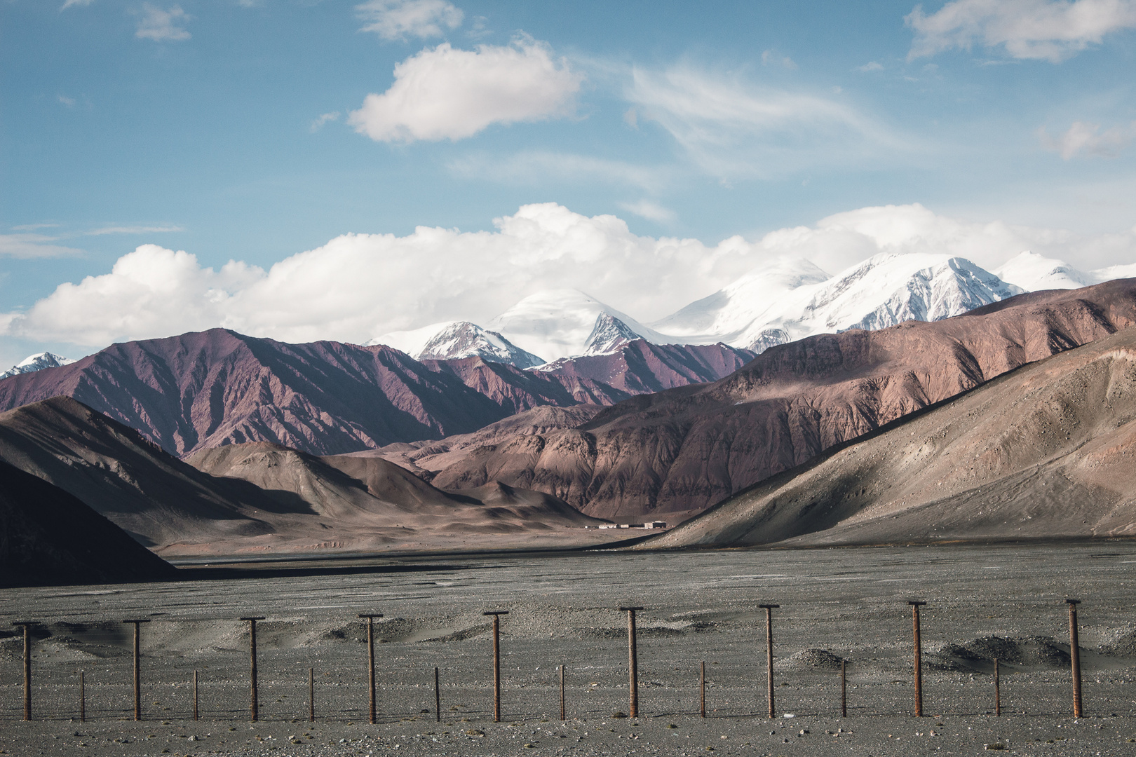 Fence to the neutral zone between Kyrgyzstan and China