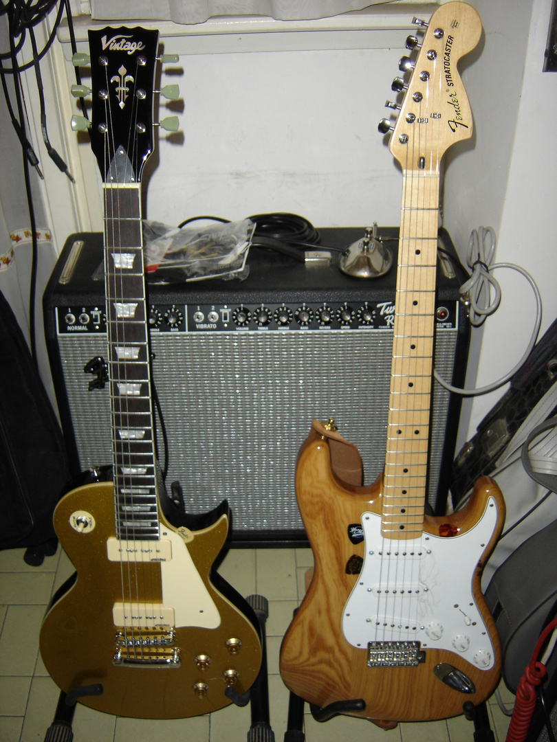 Fender Stratocaster Classic 70' & Vintage Les Paul Gold Top 56'