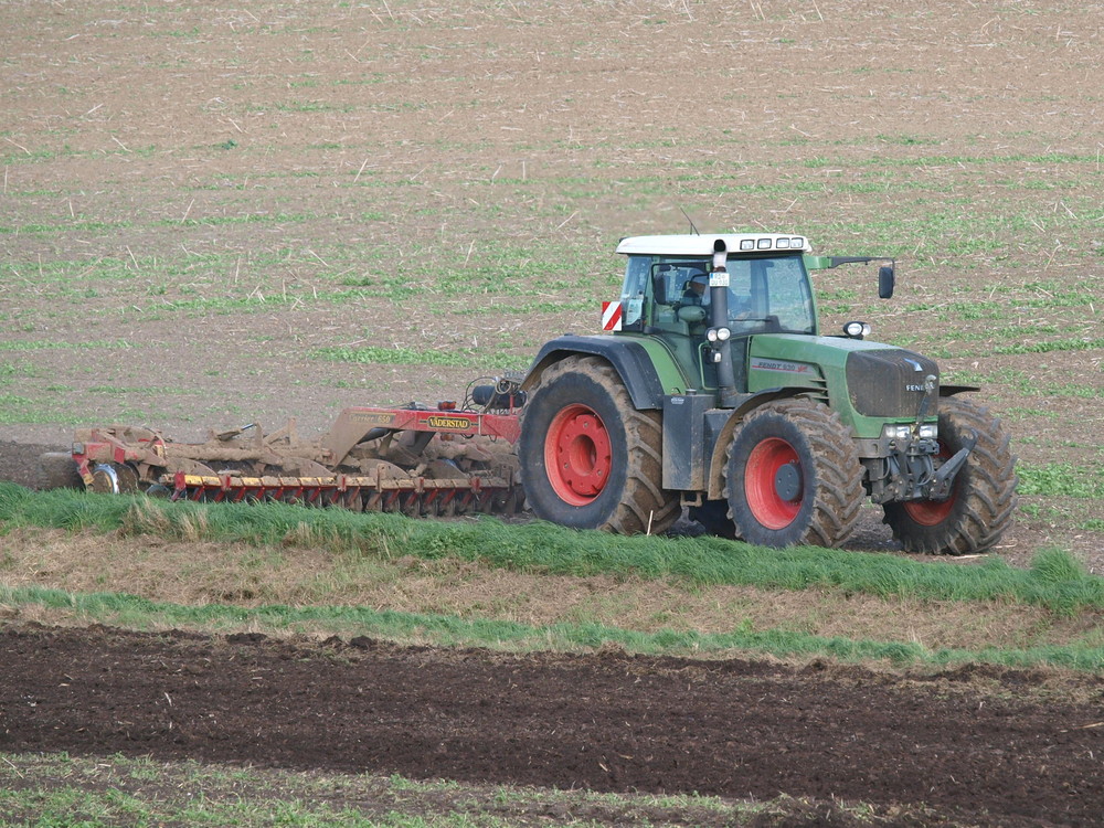 Fendt 930 mit VÄDERSTAD Carrier 650