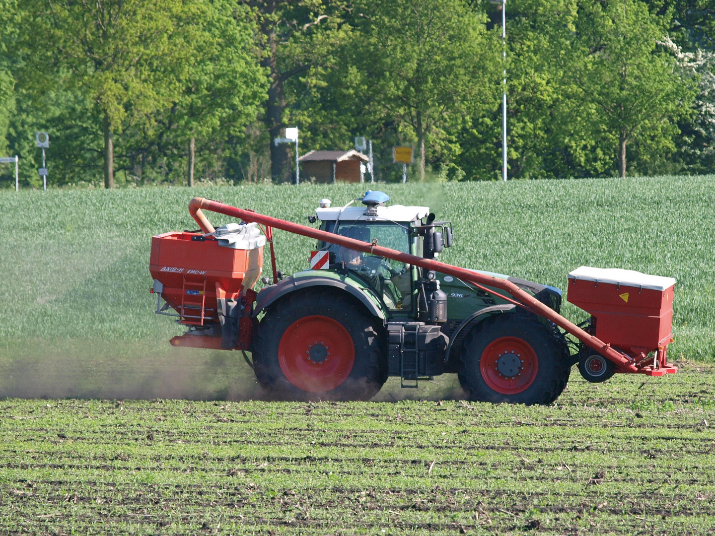 Fendt 936 mit Rauch Axis-H 50,1 EMC+W