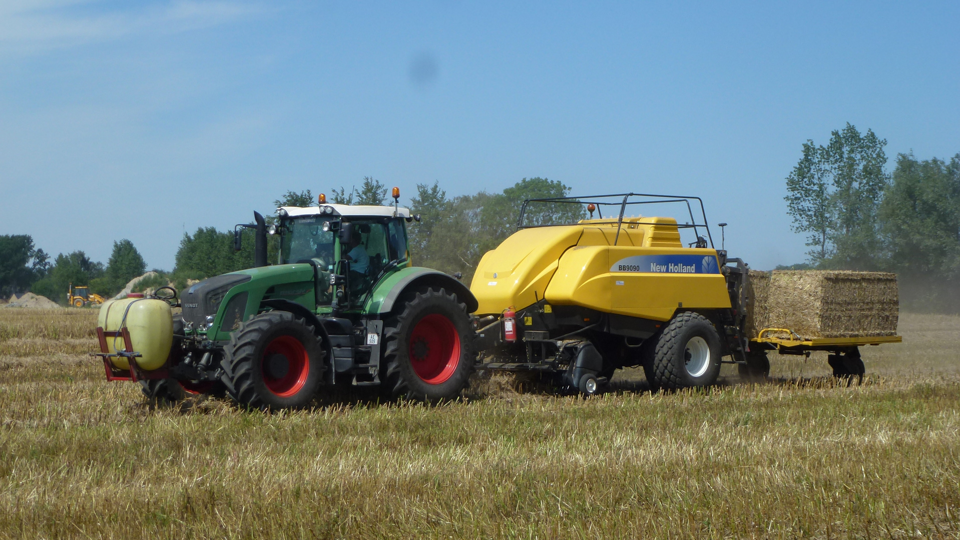 Fendt mit New Holland presse