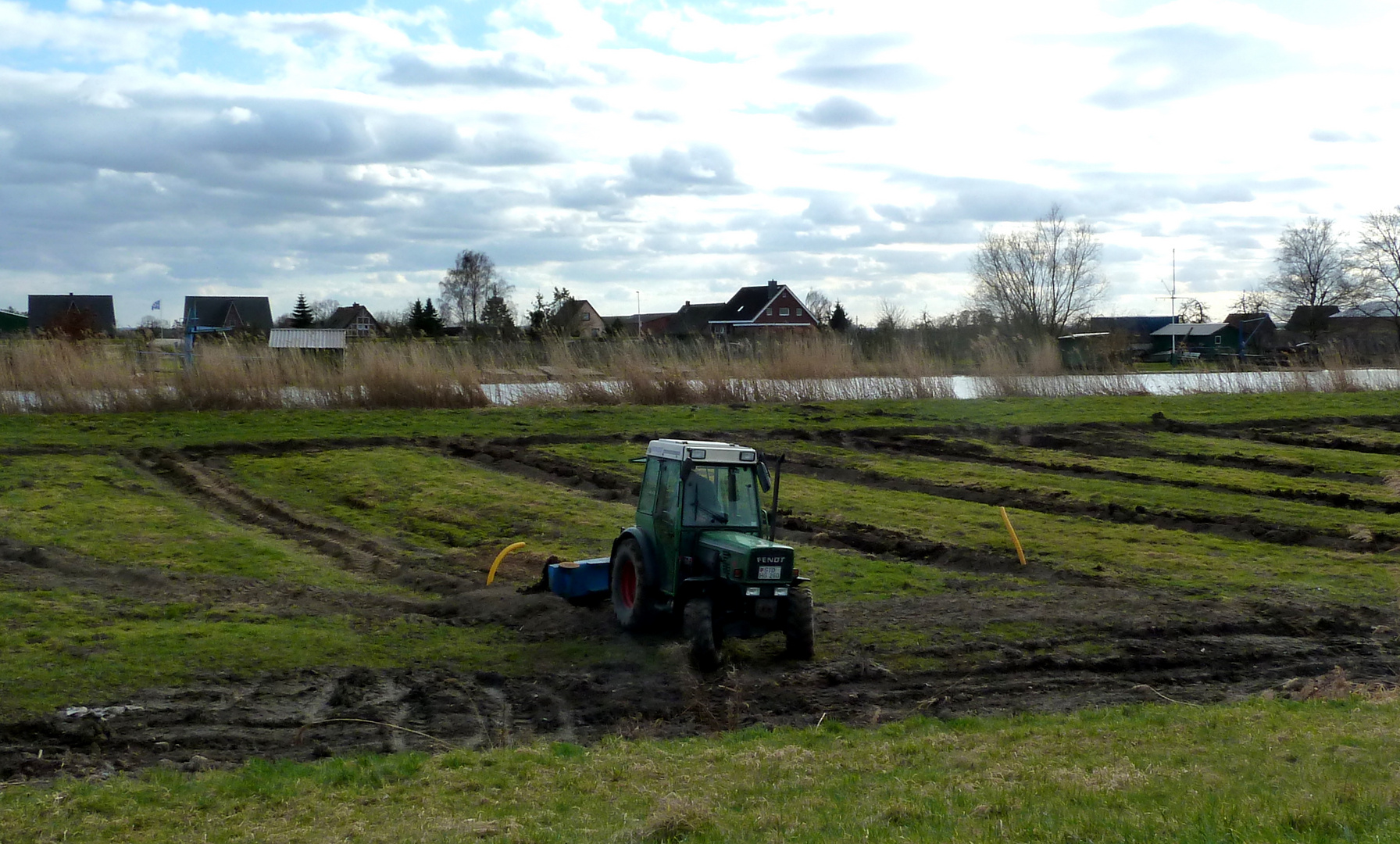 fendt trecker vor der este . . >>