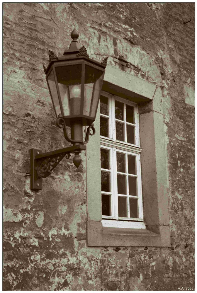 Fenster, Alte Lampe, neue Schrauben