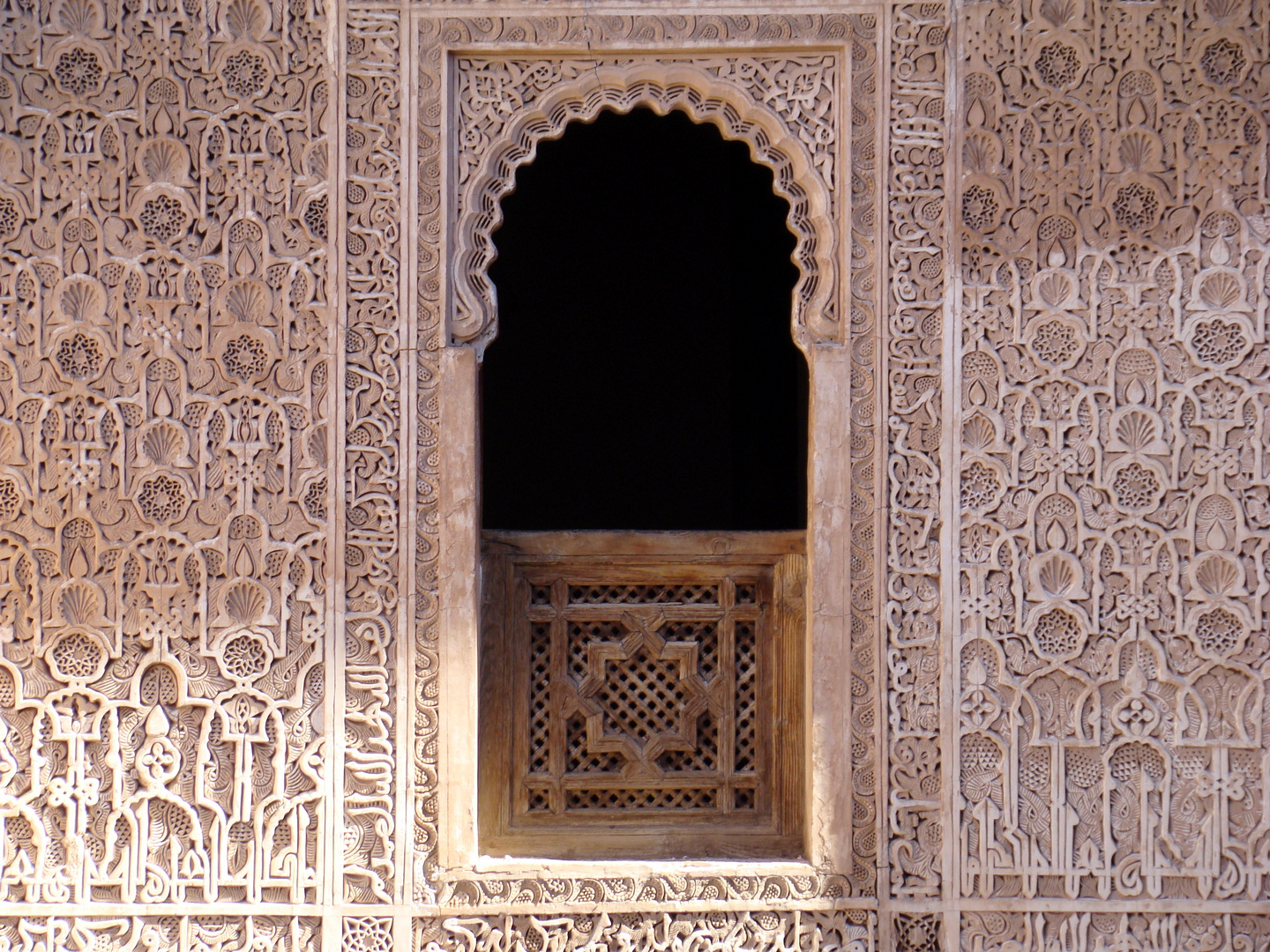 Fenster der Medersa Ben Youssef