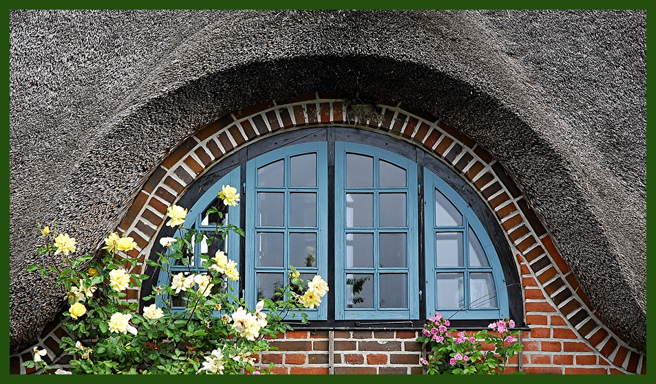 Fenster eines Bauernhaus im Norden