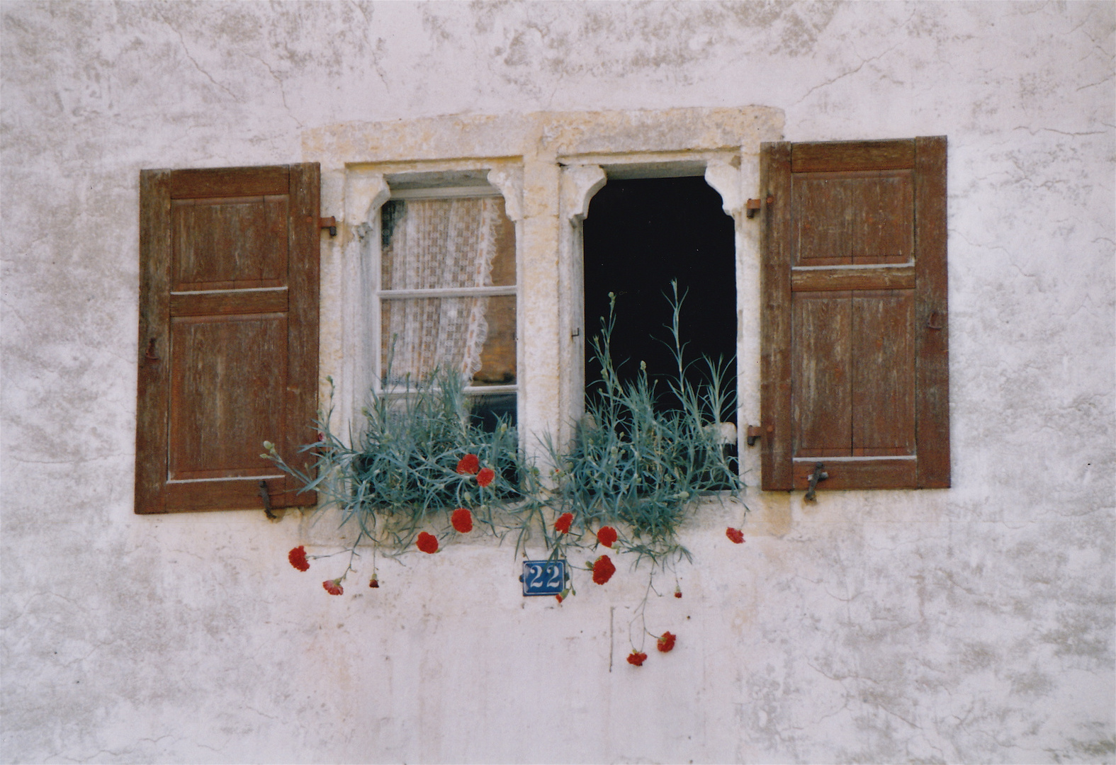 Fenster eines Engadiner Hauses