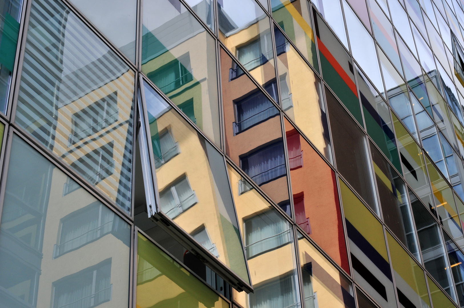 Fenster im Medienhafen