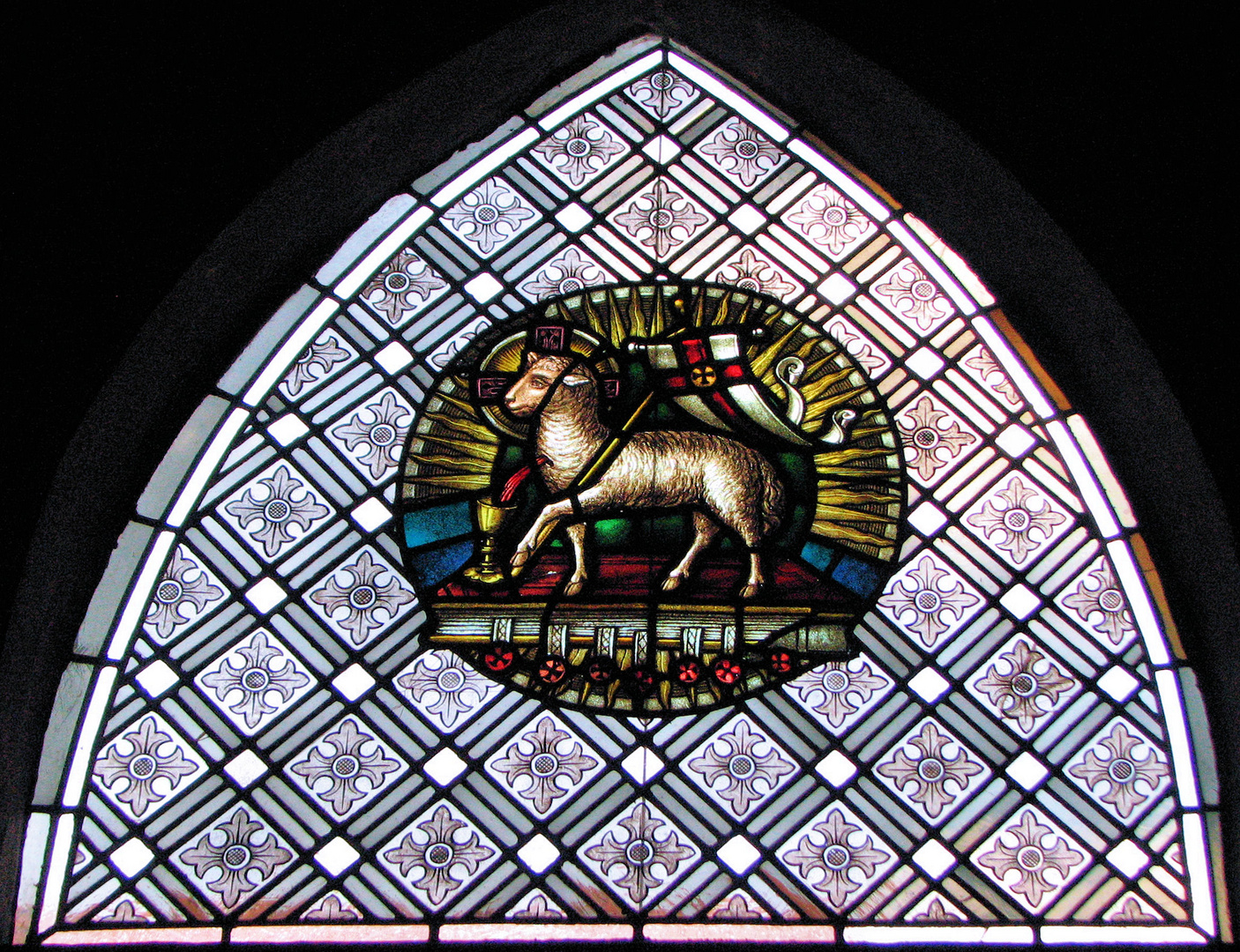 Fenster im Portal der St. Nikolauskirche