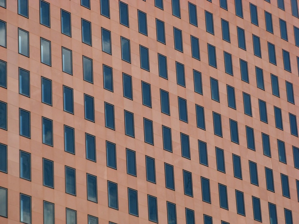 Fenster im roten Sandstein