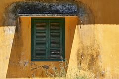 Fenster im Schatten