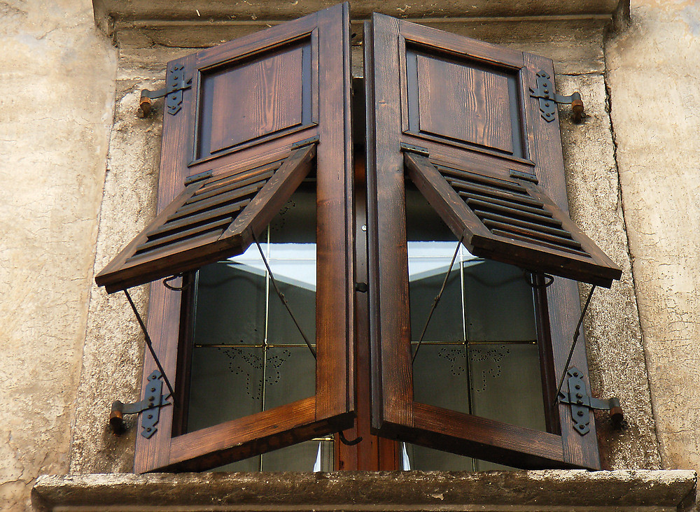 Fenster in ALA - Italien